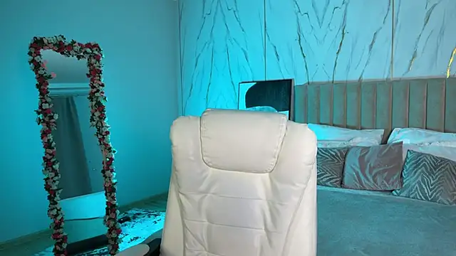 Snapshot of _Vikky_Moon_ chatting on December 2, 2025, 1:00 am Vikky Moon online show from December 2, 2025, 1:00 am