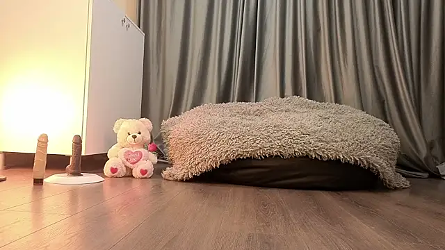 SunnyGlow online show from November 8, 2025, 6:02 am