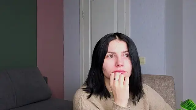 Charlotte Woods online show from November 14, 2025, 4:22 am