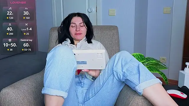 Charlotte Woods online show from November 22, 2025, 4:22 am