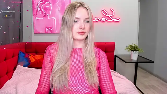 EvelineAmore online show from July 4, 2026, 1:23 am