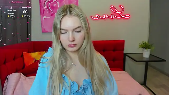 EvelineAmore online show from July 19, 2026, 1:42 am