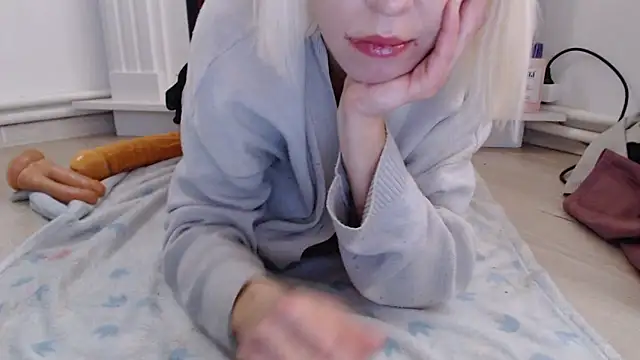 Snapshot of ElssaRush chatting on November 5, 2025, 12:38 pm ElssaRush online show from November 5, 2025, 12:38 pm