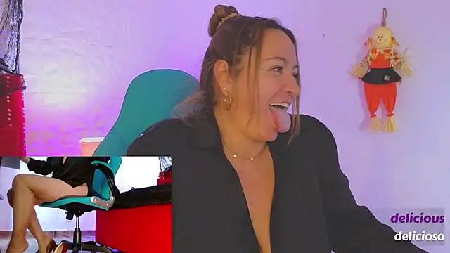 Snapshot of weet_Evans___ chatting on October 31, 2025, 11:11 am weet Evans online show from October 31, 2025, 11:11 am