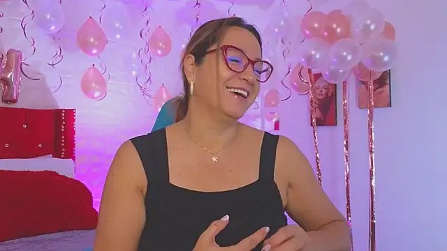 Snapshot of weet_Evans___ chatting on November 14, 2025, 4:11 am weet Evans online show from November 14, 2025, 4:11 am