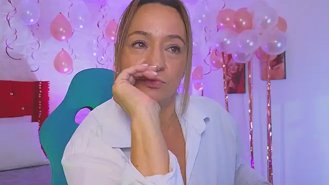 Snapshot of weet_Evans___ chatting on November 15, 2025, 2:53 am weet Evans online show from November 15, 2025, 2:53 am