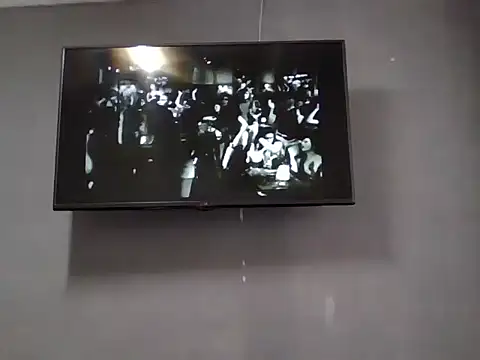 Snapshot of DaphneRosses chatting on October 21, 2025, 2:40 pm DaphneRosses online show from October 21, 2025, 2:40 pm