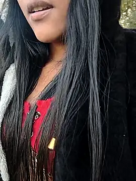 bella warzon online show from October 2, 2025, 10:39 pm