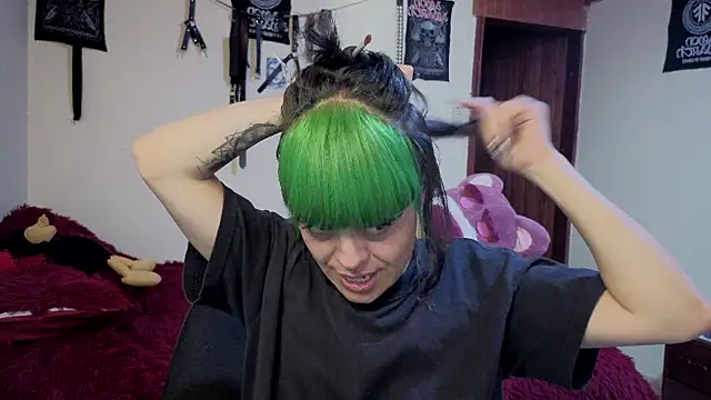 freyaa sorcerees online show from December 2, 2025, 3:40 pm