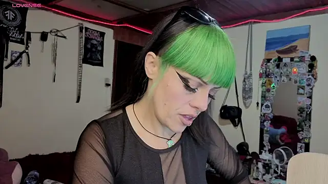 freyaa sorcerees online show from December 17, 2025, 5:35 am