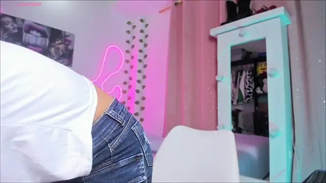 Vickysth online show from October 19, 2025, 9:15 pm