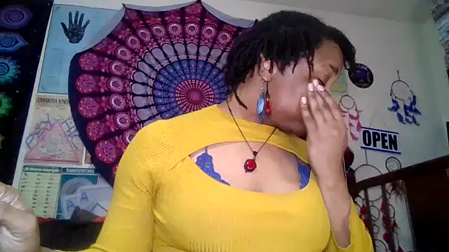 Snapshot of GardeniaFields chatting on May 4, 2026, 7:04 am GardeniaFields online show from May 4, 2026, 7:04 am