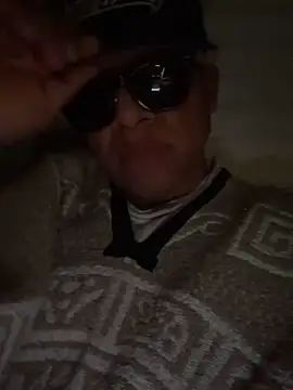 flores6cachondo9 online show from December 3, 2025, 1:31 pm