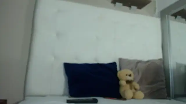 willow smitt online show from November 8, 2025, 12:05 pm