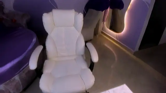 Snapshot of auroracute02 chatting on October 20, 2025, 1:11 pm auroracute02 online show from October 20, 2025, 1:11 pm