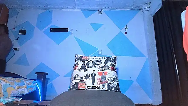 dareck 18 online show from April 24, 2026, 1:41 am