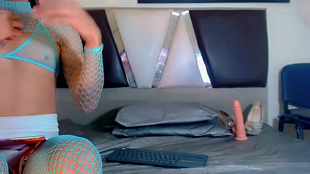 alexsandra kiss online show from November 14, 2025, 11:31 am