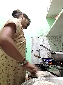 Snapshot of Hotty-Nidhi chatting on September 14, 2025, 4:17 pm Hotty-Nidhi online show from September 14, 2025, 4:17 pm