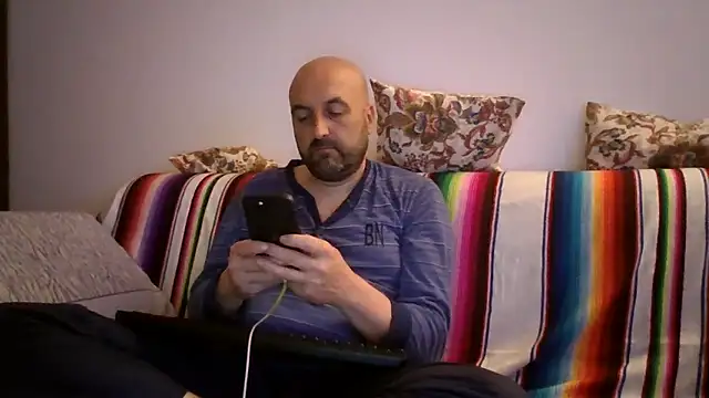 Snapshot of maxxxio12 chatting on May 21, 2026, 7:32 pm maxxxio12 online show from May 21, 2026, 7:32 pm