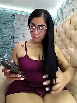 Snapshot of L_ucero chatting on February 4, 2026, 9:42 pm L ucero online show from February 4, 2026, 9:42 pm