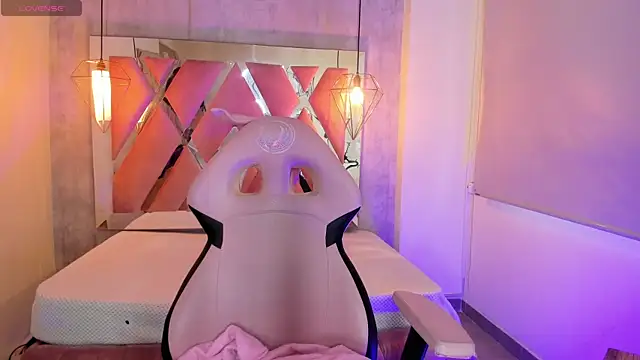 adara evanss online show from October 27, 2025, 9:08 pm