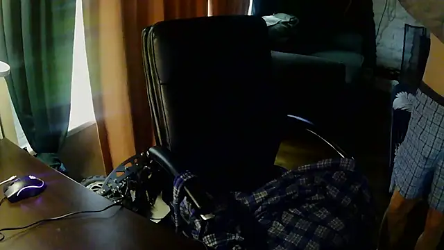 Slim Whitey online show from November 5, 2025, 5:57 pm