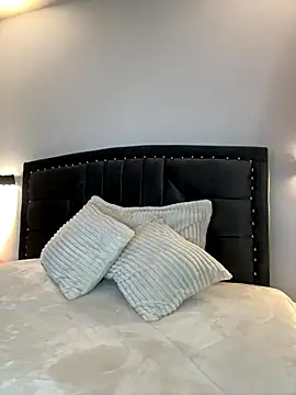 Lilith Thompson online show from October 21, 2025, 2:34 am