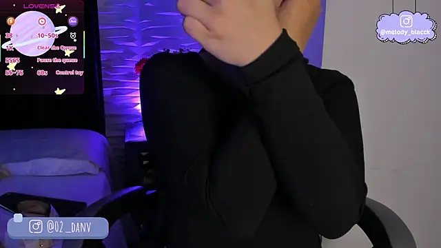 Snapshot of Melody_Black_ chatting on November 7, 2025, 7:58 pm Melody Black online show from November 7, 2025, 7:58 pm