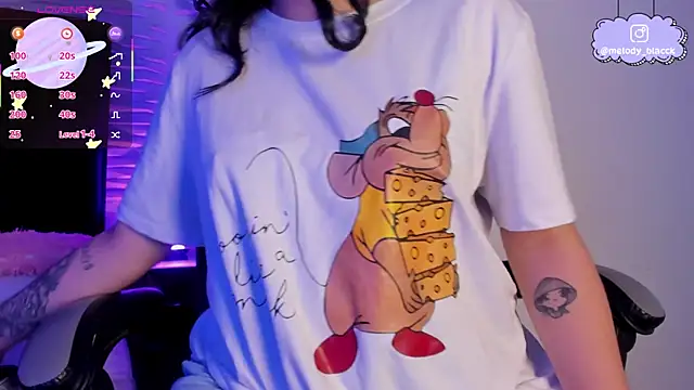 Snapshot of Melody_Black_ chatting on November 17, 2025, 8:47 pm Melody Black online show from November 17, 2025, 8:47 pm