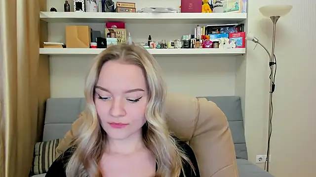 Kara Smith  online show from December 4, 2024, 11:13 pm