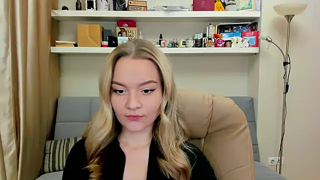 Kara Smith  online show from December 7, 2024, 10:17 pm