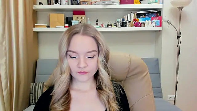 Kara Smith  online show from January 12, 2025, 10:22 pm