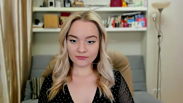 Kara Smith  online show from September 13, 2025, 9:47 pm