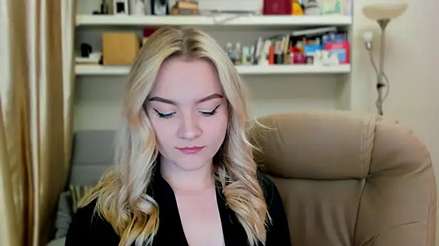 Kara Smith  online show from September 17, 2025, 11:06 pm