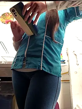 HOLY DOLL online show from November 6, 2025, 7:59 pm