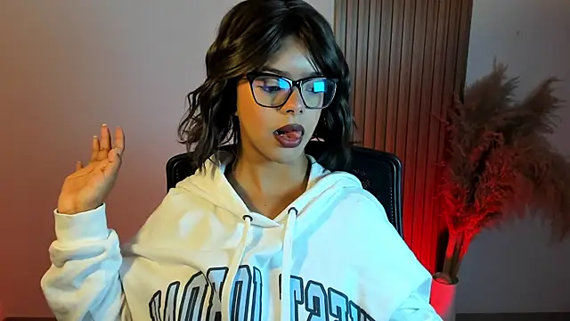 Milabrown  online show from October 16, 2025, 1:45 pm