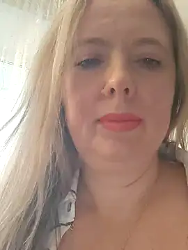 Irina3718 online show from November 2, 2025, 2:08 pm