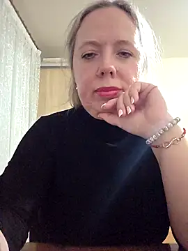 Irina3718 online show from December 3, 2025, 4:49 pm