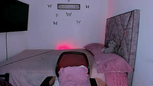 Snapshot of Tania_rendon chatting on December 1, 2025, 9:36 am Tania rendon online show from December 1, 2025, 9:36 am