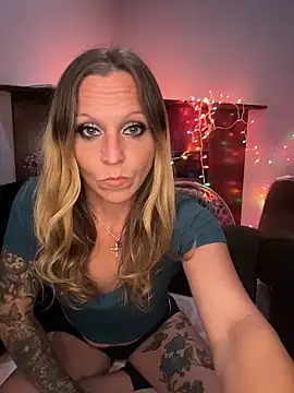 Snapshot of DaddysCuteGirl69 chatting on October 21, 2025, 4:46 am DaddysCuteGirl69 online show from October 21, 2025, 4:46 am