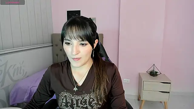 Snapshot of Tania_Duque chatting on November 8, 2025, 2:17 pm Tania Duque online show from November 8, 2025, 2:17 pm