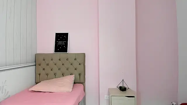 Snapshot of Tania_Duque chatting on November 24, 2025, 1:33 pm Tania Duque online show from November 24, 2025, 1:33 pm