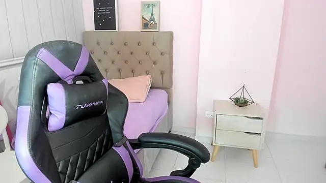 Snapshot of Tania_Duque chatting on November 27, 2025, 1:57 pm Tania Duque online show from November 27, 2025, 1:57 pm