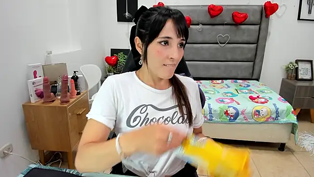 Snapshot of Tania_Duque chatting on March 12, 2026, 2:01 pm Tania Duque online show from March 12, 2026, 2:01 pm