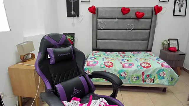 Snapshot of Tania_Duque chatting on April 14, 2026, 1:50 pm Tania Duque online show from April 14, 2026, 1:50 pm