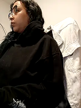 IsisBathory online show from March 21, 2025, 12:50 pm