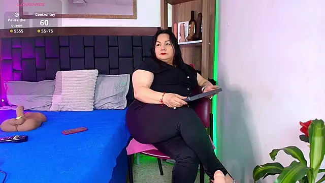Snapshot of EllenaBoobs_ chatting on May 23, 2026, 7:51 pm EllenaBoobs online show from May 23, 2026, 7:51 pm