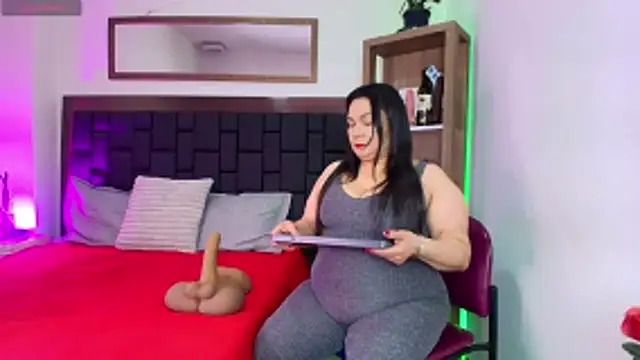 Snapshot of EllenaBoobs_ chatting on June 3, 2026, 4:04 am EllenaBoobs online show from June 3, 2026, 4:04 am
