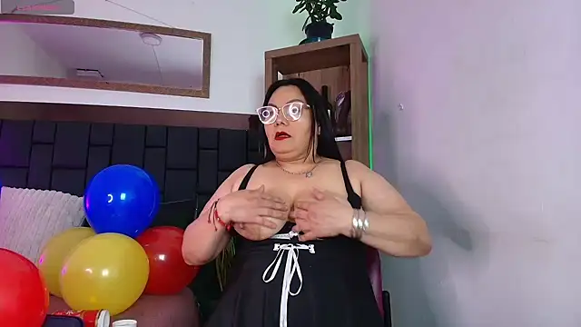 Snapshot of EllenaBoobs_ chatting on June 19, 2026, 7:06 pm EllenaBoobs online show from June 19, 2026, 7:06 pm