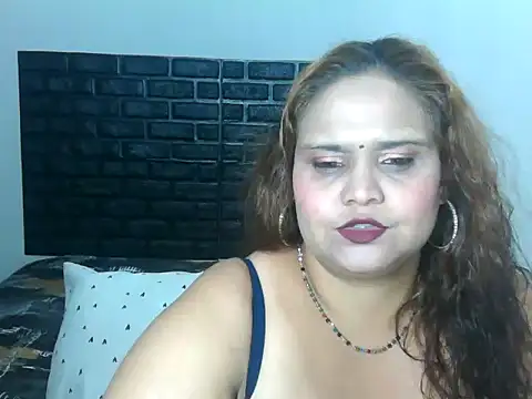 clover cams1874 online show from November 28, 2025, 3:58 pm